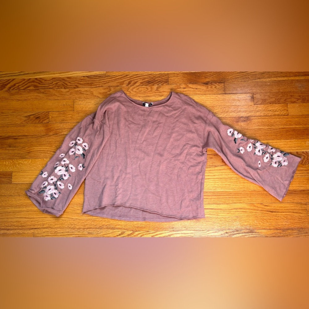 AEO Rustic Sweatshirt with Bell Embroidered Flower Sleeves Womens XL